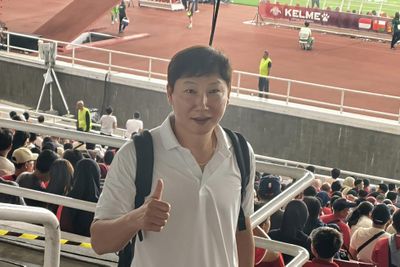 HLV Kim Sang-sik xem giò tuyển Indonesia