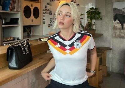Ai cũng muốn kiếm bộn tiền từ World Cup