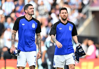 Messi tỏa sáng, Argentina đè bẹp Iceland