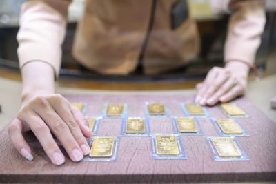 Giá vàng miếng chỉ còn 138 triệu đồng/lượng
