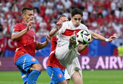 Arsenal vỡ mộng mua sao Serie A