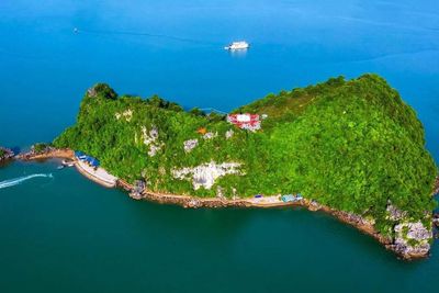 Bãi biển kín tiếng ở Việt Nam bất ngờ lọt top đẹp nhất thế giới