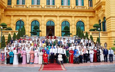 Tổng Bí thư, Chủ tịch nước Tô Lâm gặp mặt thân mật 100 đại biểu trong chương trình 'Việc tử tế' của Đài Truyền hình Việt Nam