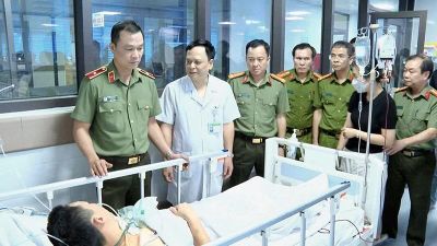 Lãnh đạo tỉnh Thanh Hóa thăm, động viên cán bộ Công an bị thương