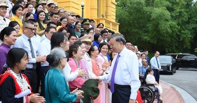 [Ảnh] Tổng Bí thư, Chủ tịch nước Tô Lâm gặp mặt thân mật các đại biểu trong Chương trình 'Việc tử tế'