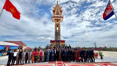 Khánh thành Đài Hữu nghị Việt Nam-Campuchia tại tỉnh Pursat