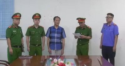 Bắt 3 cựu cán bộ Chi cục Thuế