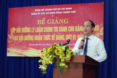 TPHCM: Trao gần 250 giấy chứng nhận cho học viên lớp bồi dưỡng lý luận chính trị và nhận thức Đảng