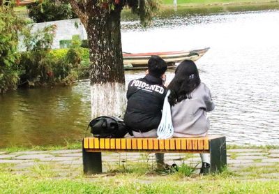 Ghế đá dành cho những cuộc tình