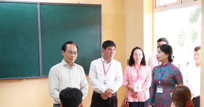 Bộ trưởng Bộ GD&ĐT Hoàng Minh Sơn động viên thí sinh trước Kỳ thi tốt nghiệp THPT