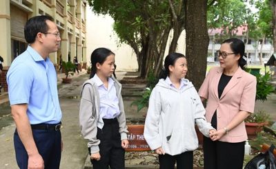 Thứ trưởng Nguyễn Thị Quyên Thanh chúc thí sinh Tây Ninh vượt vũ môn thành công