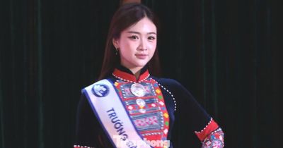 Nữ sinh Thái Nguyên tự tin sải bước cùng Hoa hậu Hà Trúc Linh