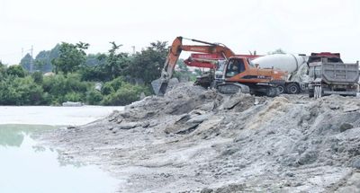 Doanh nghiệp sản xuất bê tông đổ trái phép hơn 400 tấn chất thải ra môi trường