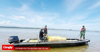 Thu giữ gần 2.000 lít xăng không rõ nguồn gốc