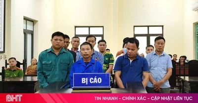 Đánh bài liêng sau tiệc tất niên, 11 bị cáo lĩnh án