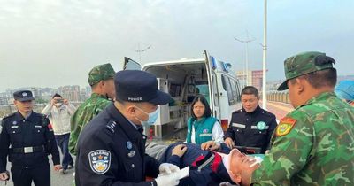 Hỗ trợ cấp cứu hai công dân Trung Quốc qua 'luồng xanh'
