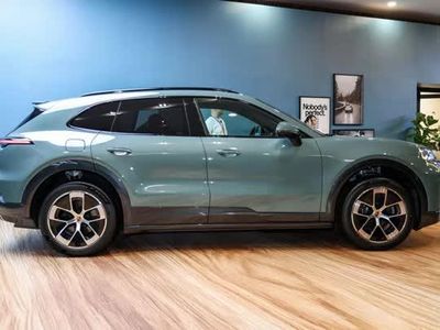 SUV hạng sang công suất 1.156 mã lực, phạm vi hoạt động 669 km/lần sạc, thiết kế thể thao
