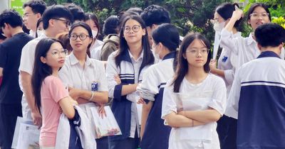 Hơn 1,2 triệu sĩ tử làm thủ tục dự thi tốt nghiệp THPT 2026: Hồi hộp trước giờ 'vượt vũ môn'