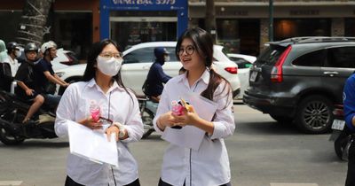 Thi tốt nghiệp THPT 2026: Điểm tựa yêu thương tiếp sức sĩ tử vượt qua kỳ thi cuối cấp