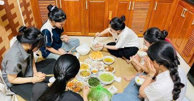 Kỳ thi tốt nghiệp THPT năm 2026: Mùa thi ấm áp với những suất cơm miễn phí, nhà nghỉ '0 đồng'