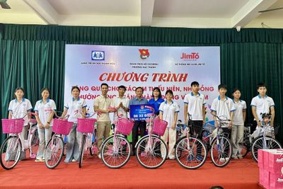 Tiếp sức mùa thi, trao yêu thương tới trẻ em Làng SOS Thanh Hóa