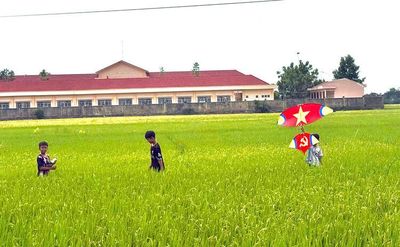 Cho con về quê đón hè
