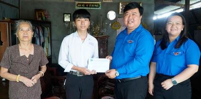 Tỉnh đoàn An Giang tiếp sức cho thí sinh có hoàn cảnh khó khăn