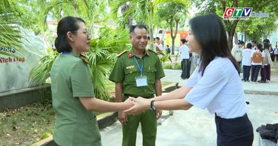 Cô nữ sinh và màn 'xin vía' dễ thương trước ngày thi tốt nghiệp