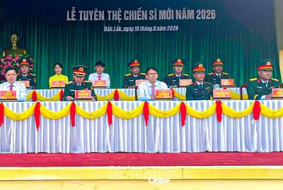 Phó Chủ tịch UBND tỉnh Nguyễn Thanh Hà dự Lễ tuyên thệ chiến sĩ mới tại Trung đoàn 95