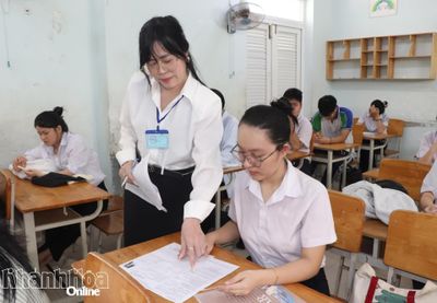 Thí sinh làm thủ tục dự thi tốt nghiệp THPT 2026
