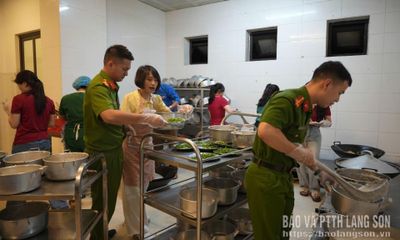 Trường THPT Dân tộc Nội trú tỉnh tiếp sức sĩ tử