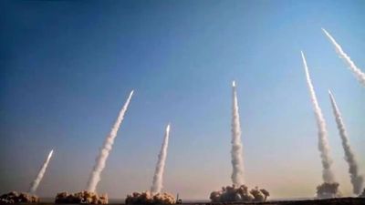 Mỹ không kích Iran sau vụ trực thăng Apache bị bắn hạ gần eo biển Hormuz
