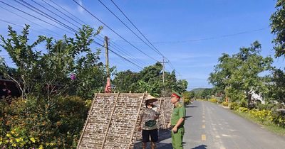 Không để đường giao thông thành sân phơi