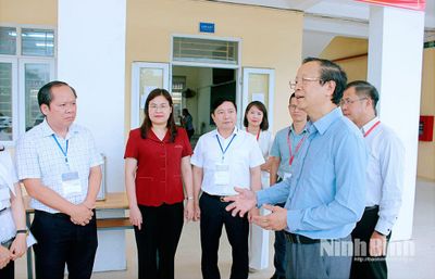 Thứ trưởng Thường trực Bộ Giáo dục và Đào tạo Phạm Ngọc Thưởng kiểm tra công tác chuẩn bị Kỳ thi tốt nghiệp THPT năm 2026 tại Ninh Bình