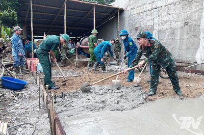 Bộ đội và công an về cơ sở: Điểm tựa vững chắc của nhân dân vùng cao