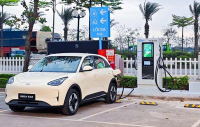 Bộ Tài chính đề xuất miễn lệ phí trước bạ 0% cho ô tô điện đến hết năm 2030
