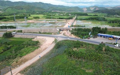 Huế: Cận cảnh thi công nút giao 300 tỷ đồng dẫn vào cao tốc Cam Lộ - La Sơn