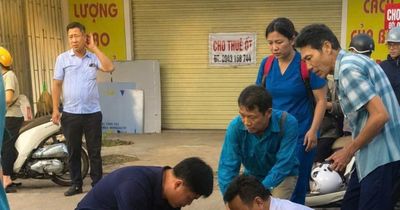 Bác sĩ ép tim cứu nạn nhân bất tỉnh trên quốc lộ sau giờ tan ca