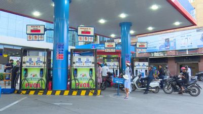 Người tiêu dùng đón nhận xăng E10 ngày một tích cực