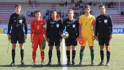 Trọng tài Singapore điều hành trận play-off V-League