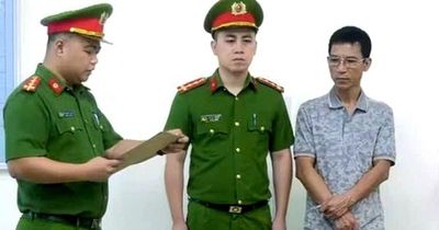 3 cán bộ thuế thu phí hạ tầng sai quy định ở Cửa khẩu Kim Thành bị bắt