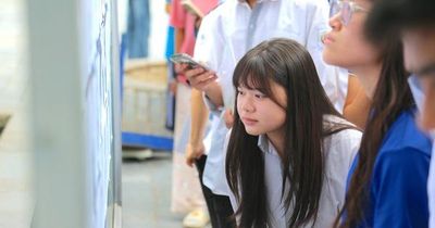 Hơn 129.000 thí sinh tại Hà Nội làm thủ tục dự thi, sẵn sàng bước vào kỳ thi tốt nghiệp trung học phổ thông 2026
