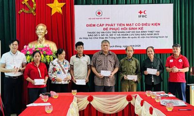 Cấp phát tiền thuộc Dự án 'Cứu trợ khẩn cấp hộ gia đình thiệt hại bởi bão số 3, số 10, số 11 và hoàn lưu sau bão năm 2025' tại xã Bạch Đằng