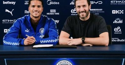 Manchester City giữ chân thần đồng Divine Mukasa