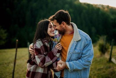 Yêu cũng sợ áp lực, gen Z thích hẹn hò theo xu hướng 'nở rộ tự nhiên'