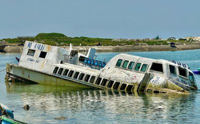 Hẩm hiu số phận những con tàu bạc tỷ nằm 'dầm mưa dãi nắng' ở Lý Sơn