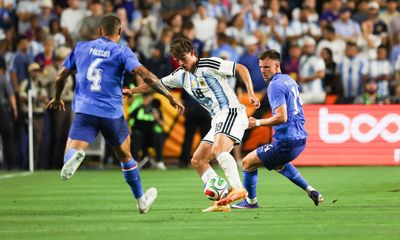 Messi đá 20 phút ghi 1 bàn, Argentina thắng Iceland 3-0