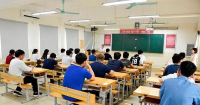 Thí sinh Hà Nội làm thủ tục dự thi tốt nghiệp THPT