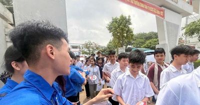 Thí sinh xã Mê Linh hoàn thành thủ tục tham dự kỳ thi tốt nghiệp THPT năm 2026