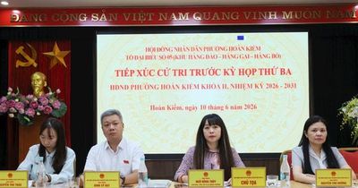 Đại biểu HĐND phường Hoàn Kiếm tiếp xúc cử tri trước Kỳ họp thường lệ giữa năm 2026